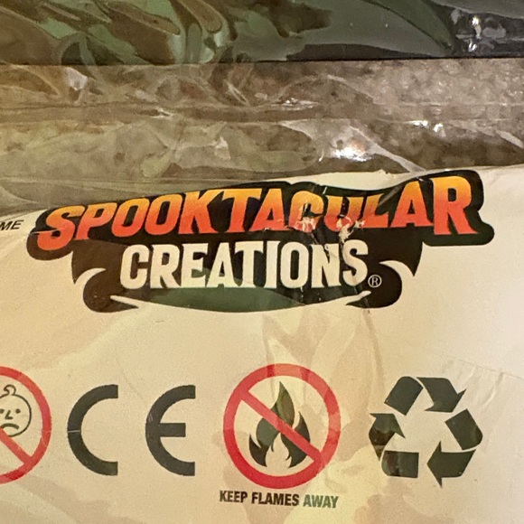 NWT Spooktacular Creations Fierce 3D Skeleton Halloween Costume Kids Sz (5-7 yr) - Picture 4 of 10